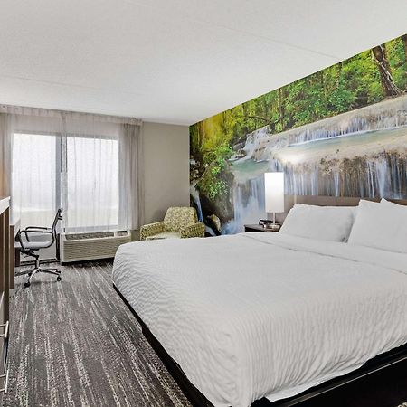 Clarion Pointe Near Erie Casino Hotel Kearsarge Buitenkant foto