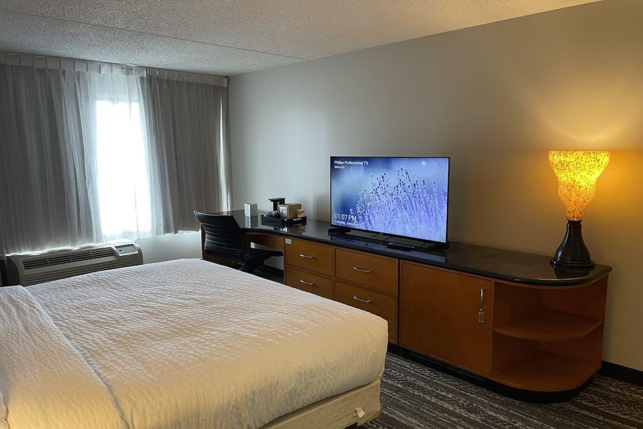 Clarion Pointe Near Erie Casino Hotel Kearsarge Buitenkant foto