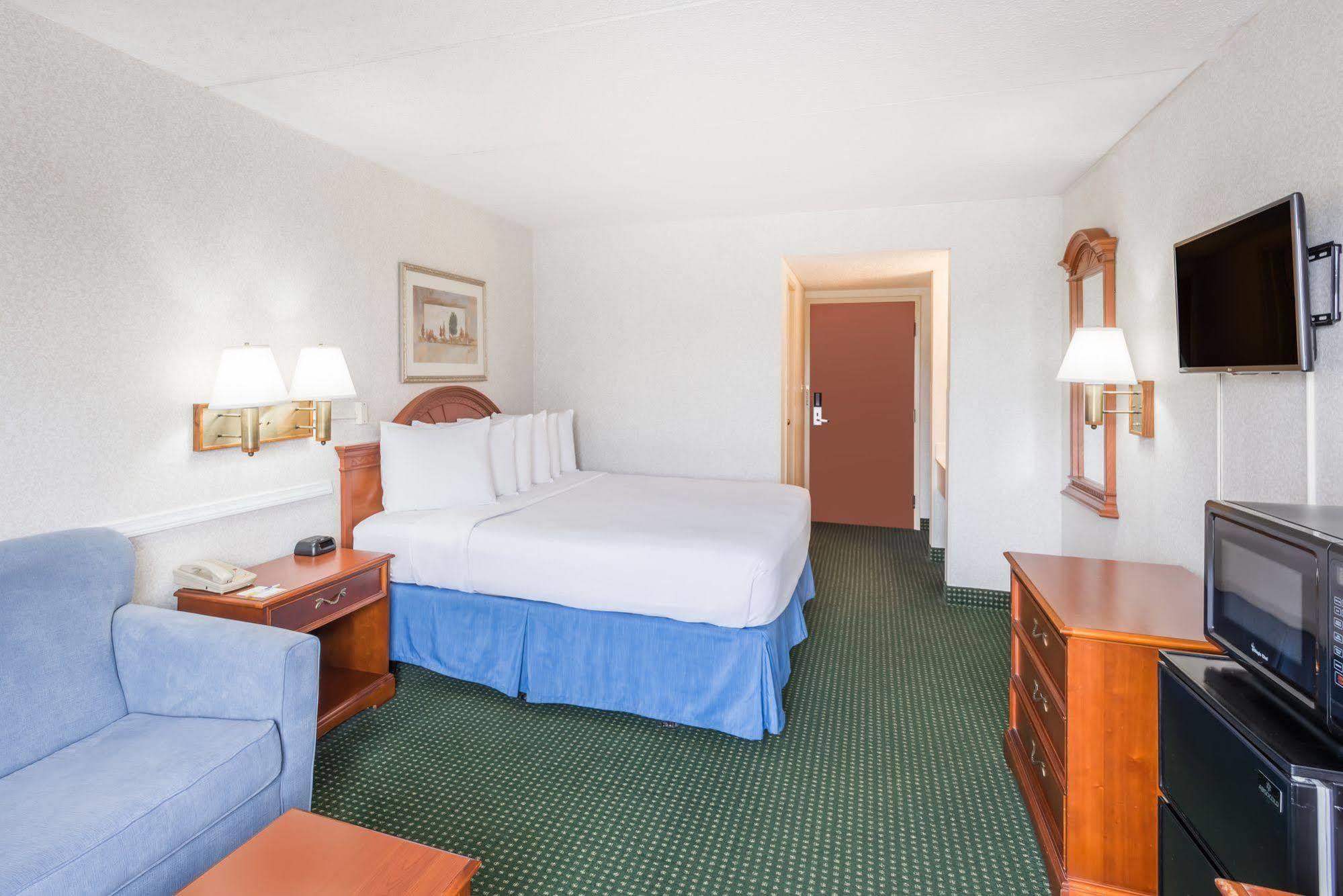 Clarion Pointe Near Erie Casino Hotel Kearsarge Buitenkant foto