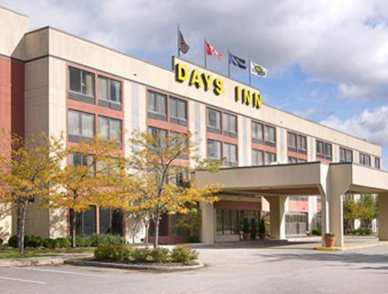 Clarion Pointe Near Erie Casino Hotel Kearsarge Buitenkant foto